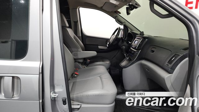 Hyundai Grand Starex Van 3-Seater Smart 2021 — фото 32