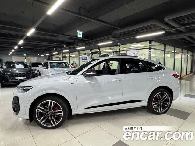 Audi Q5 (80A) 45 TFSI Quattro Sportback S Line Black Edition 2025 — фото 2