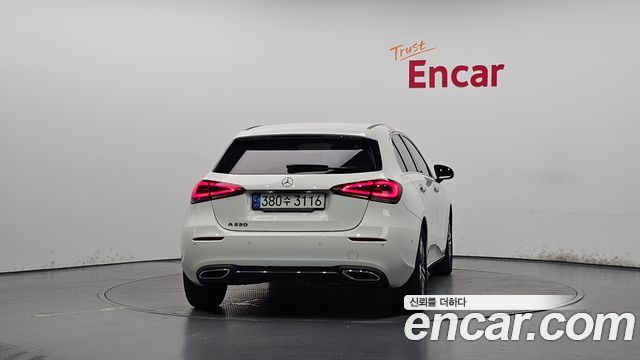 Mercedes-Benz A-Class (W177) A220 Hatchback 2022 — фото 4