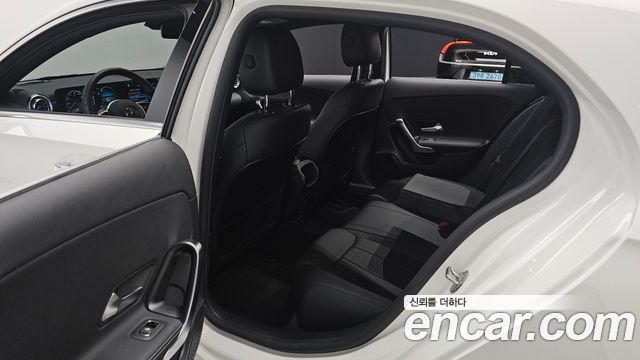 Mercedes-Benz A-Class (W177) A220 Hatchback 2022 — фото 12
