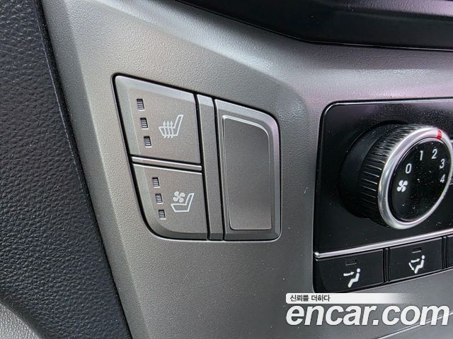 Hyundai Grand Starex Van 5-Seater Modern 2021 — фото 18