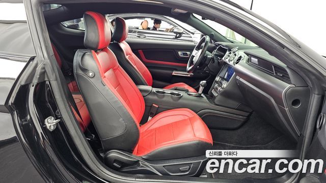 Ford Mustang Coupe 2022 — фото 11