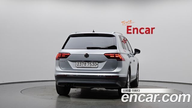Volkswagen Tiguan (II) 2.0 TDI Premium 2020 — фото 4