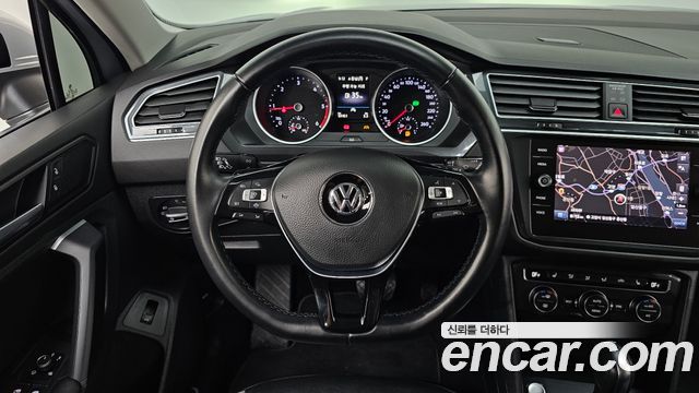 Volkswagen Tiguan (II) 2.0 TDI Premium 2020 — фото 17