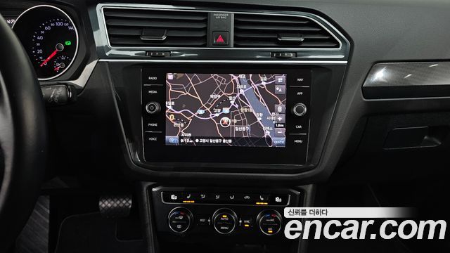 Volkswagen Tiguan (II) 2.0 TDI Premium 2020 — фото 18