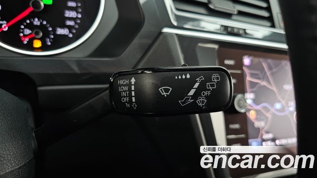 Volkswagen Tiguan (II) 2.0 TDI Premium 2020 — фото 34