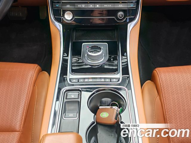 Jaguar XE 20d Portfolio 2017 — фото 24