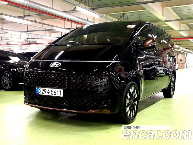 Hyundai Staria HEV 1.6 Lounge 7-Seater Inspiration 2025 — фото 1