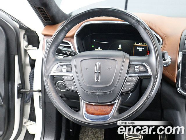 Lincoln Continental (X) 3.0 Presidential AWD 2017 — фото 18