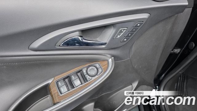 Chevrolet Malibu 1.3 Turbo Premier 2019 — фото 27