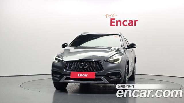 Infiniti QX30 2.0 Essential AWD 2019 — фото 3