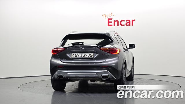 Infiniti QX30 2.0 Essential AWD 2019 — фото 4