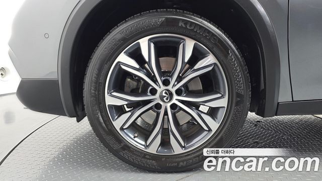 Infiniti QX30 2.0 Essential AWD 2019 — фото 5