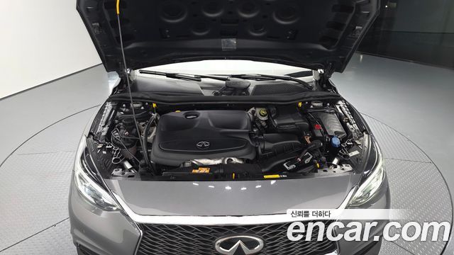 Infiniti QX30 2.0 Essential AWD 2019 — фото 6