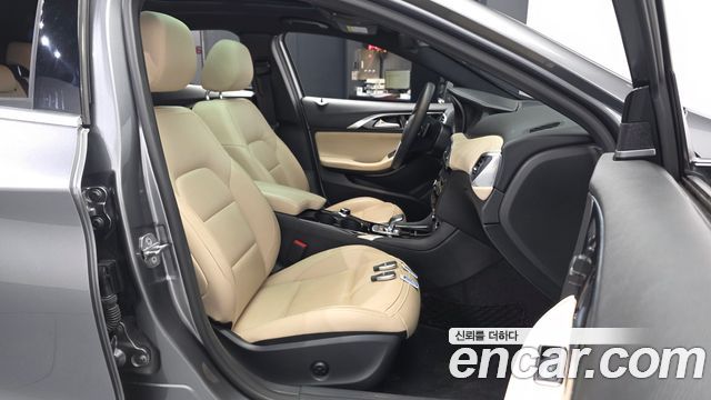 Infiniti QX30 2.0 Essential AWD 2019 — фото 11