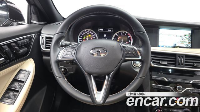 Infiniti QX30 2.0 Essential AWD 2019 — фото 13