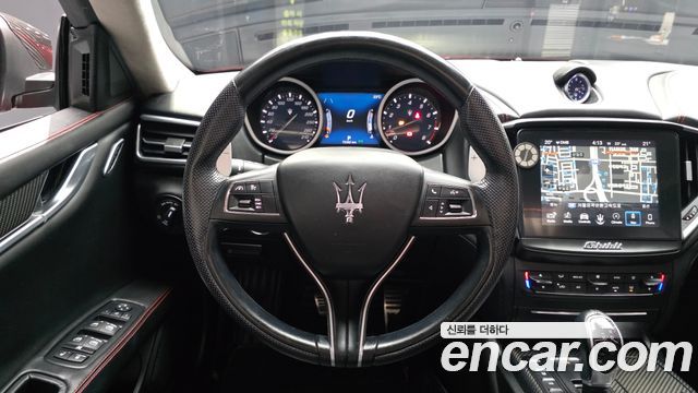 Maserati Ghibli 3.0S Q4 GranSport 3rd 2018 — фото 13