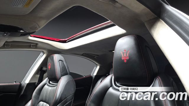 Maserati Ghibli 3.0S Q4 GranSport 3rd 2018 — фото 17
