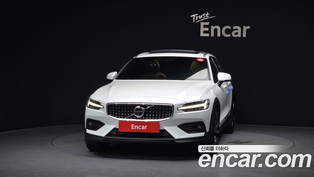 Volvo V60 Cross Country (II) B5 Pro AWD 2022 — фото 3
