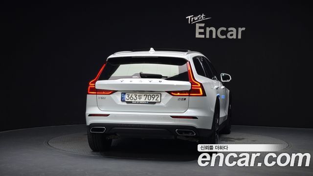 Volvo V60 Cross Country (II) B5 Pro AWD 2022 — фото 4