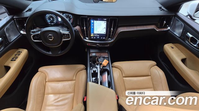 Volvo V60 Cross Country (II) B5 Pro AWD 2022 — фото 7