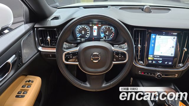 Volvo V60 Cross Country (II) B5 Pro AWD 2022 — фото 13