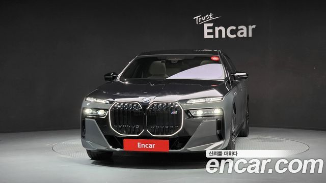 BMW i7 (G70) M70 xDrive M Performance 2025 — фото 3