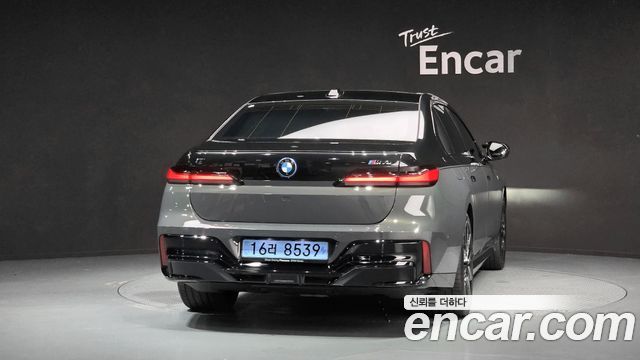 BMW i7 (G70) M70 xDrive M Performance 2025 — фото 4