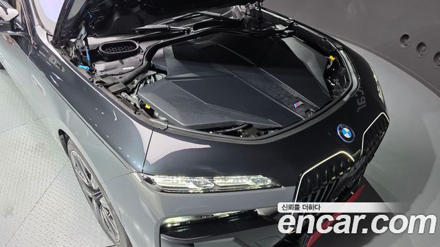 BMW i7 (G70) M70 xDrive M Performance 2025 — фото 6