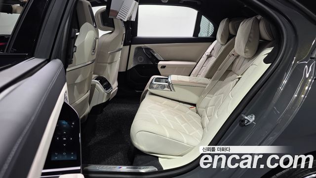 BMW i7 (G70) M70 xDrive M Performance 2025 — фото 11