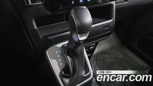 Hyundai Staria 4WD Tourer 9-Seater Modern 2022 — фото 9