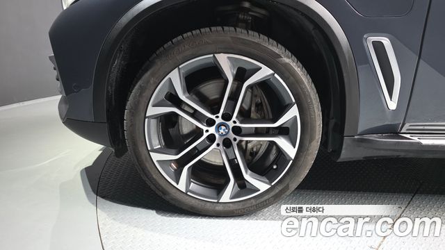 BMW X5 (G05) xDrive 45e xLine 2022 — фото 5