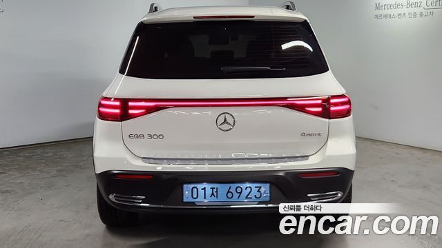 Mercedes-Benz EQB (X243) EQB300 4MATIC 2024 — фото 4