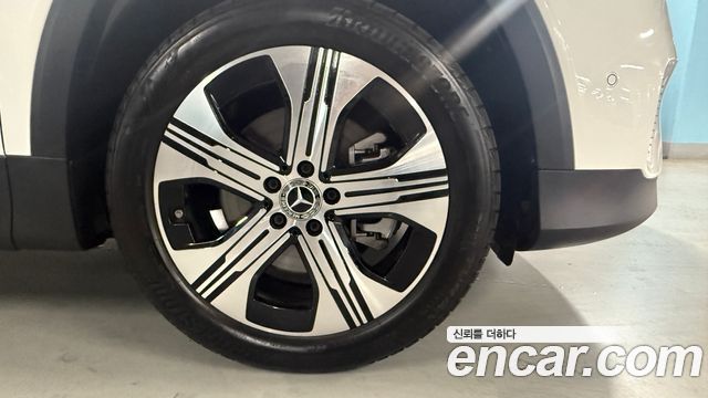 Mercedes-Benz EQB (X243) EQB300 4MATIC 2024 — фото 5