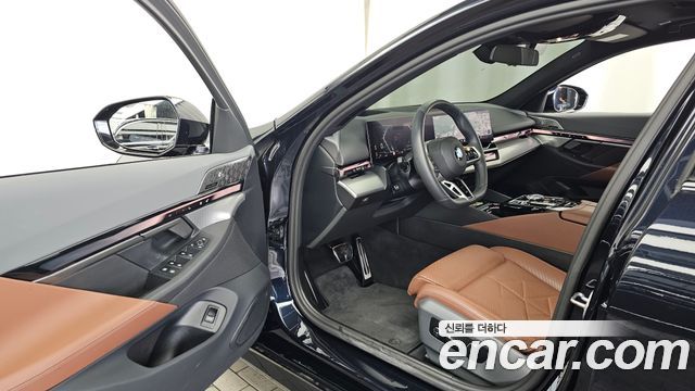 BMW 5 Series (G60) 530i xDrive M Sport Pro Special Edition 2025 — фото 10