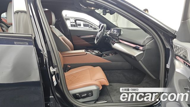 BMW 5 Series (G60) 530i xDrive M Sport Pro Special Edition 2025 — фото 11