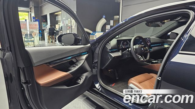 BMW 5 Series (G60) 530i xDrive M Sport 2024 — фото 10