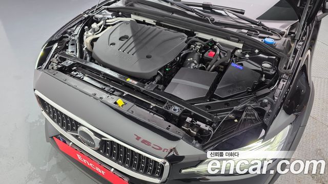 Volvo V60 Cross Country (II) B5 Ultra AWD 2025 — фото 6
