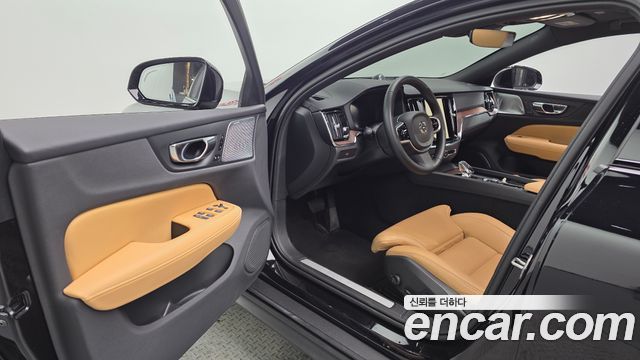 Volvo V60 Cross Country (II) B5 Ultra AWD 2025 — фото 10