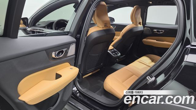 Volvo V60 Cross Country (II) B5 Ultra AWD 2025 — фото 12