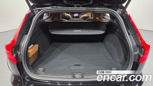 Volvo V60 Cross Country (II) B5 Ultra AWD 2025 — фото 18