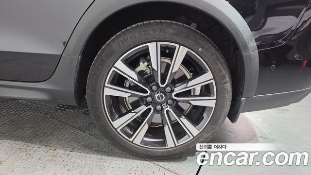 Volvo V60 Cross Country (II) B5 Ultra AWD 2025 — фото 21