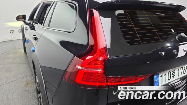Volvo V60 Cross Country (II) B5 Ultra AWD 2025 — фото 23