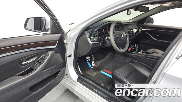 BMW 5 Series (F10) 528i 2012 — фото 10
