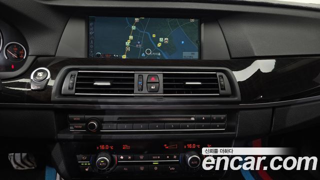 BMW 5 Series (F10) 528i 2012 — фото 16