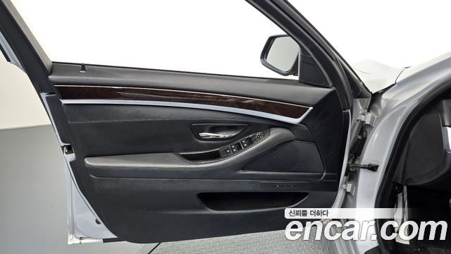 BMW 5 Series (F10) 528i 2012 — фото 30