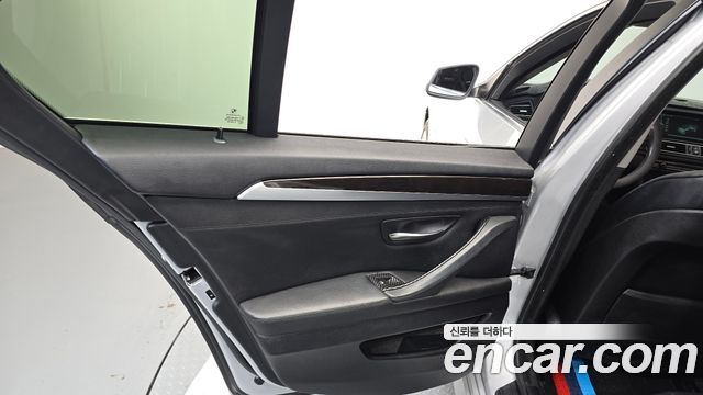 BMW 5 Series (F10) 528i 2012 — фото 31