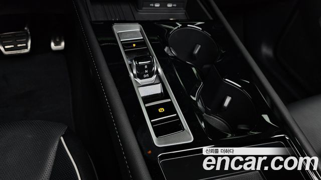 Volkswagen Atlas 2.0 TSI R-LINE 7-Seater 2025 — фото 9