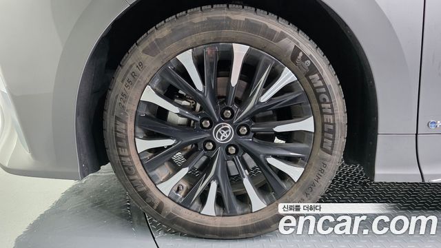 Toyota Alphard (IV) 2.5 HEV Executive AWD 2025 — фото 5