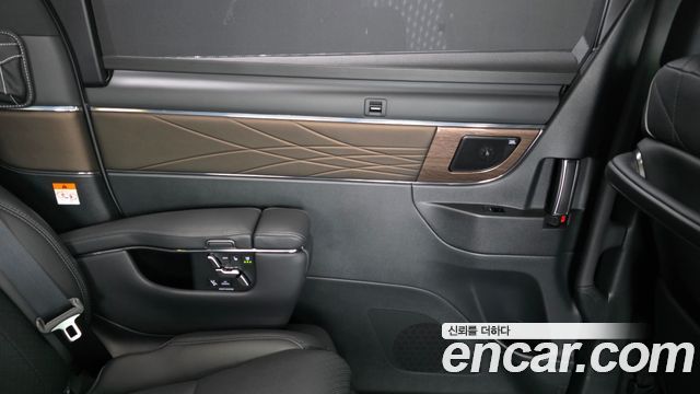 Toyota Alphard (IV) 2.5 HEV Executive AWD 2025 — фото 25